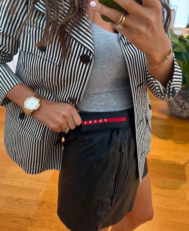 Prada Pantaloni: PRADA SHORTS – Nuovo (secondo la descrizione) da Schwyz venduto da bofb