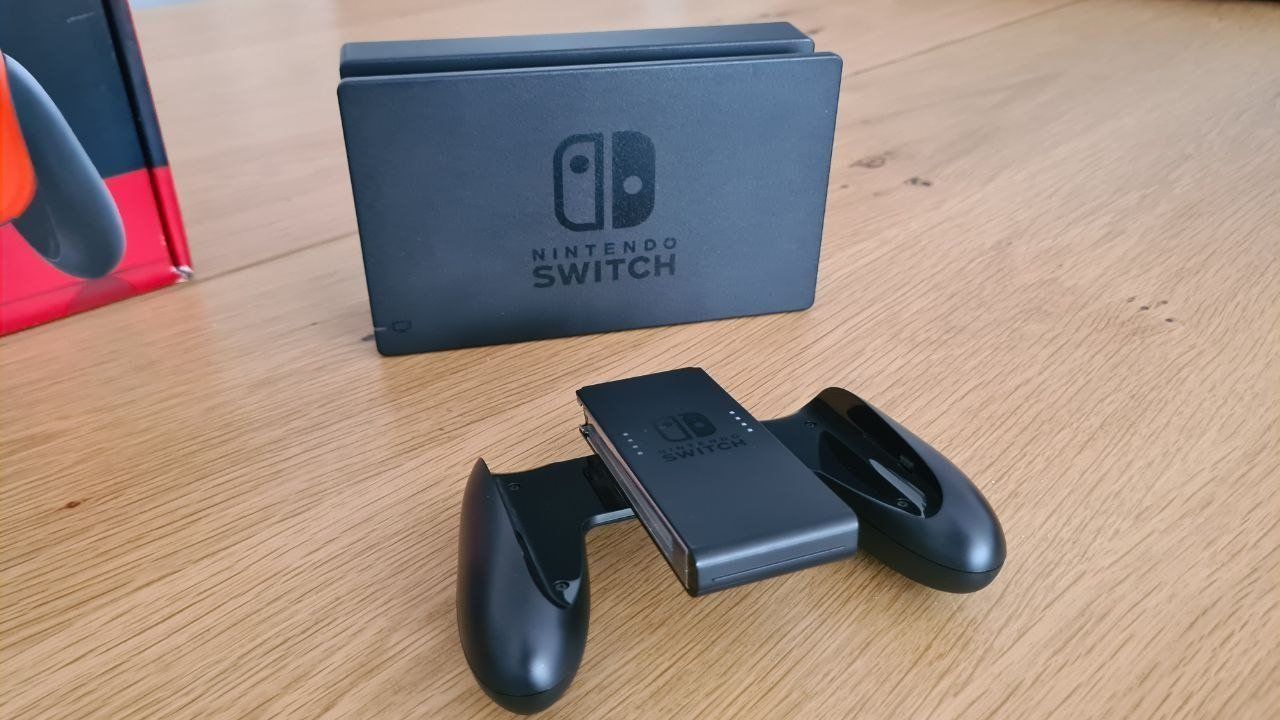 Nintendo Console: Nintendo Switch Bundle + Just Dance + Travel Case – Usato da Zürich venduto da gia_tfj5 3