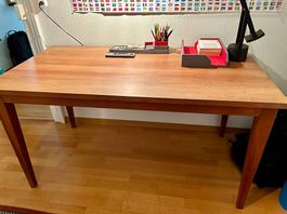 Tisch in Birnbaumholz