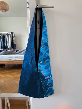 Tasche mit Libellenmuster blau Seide(-Imitat?)