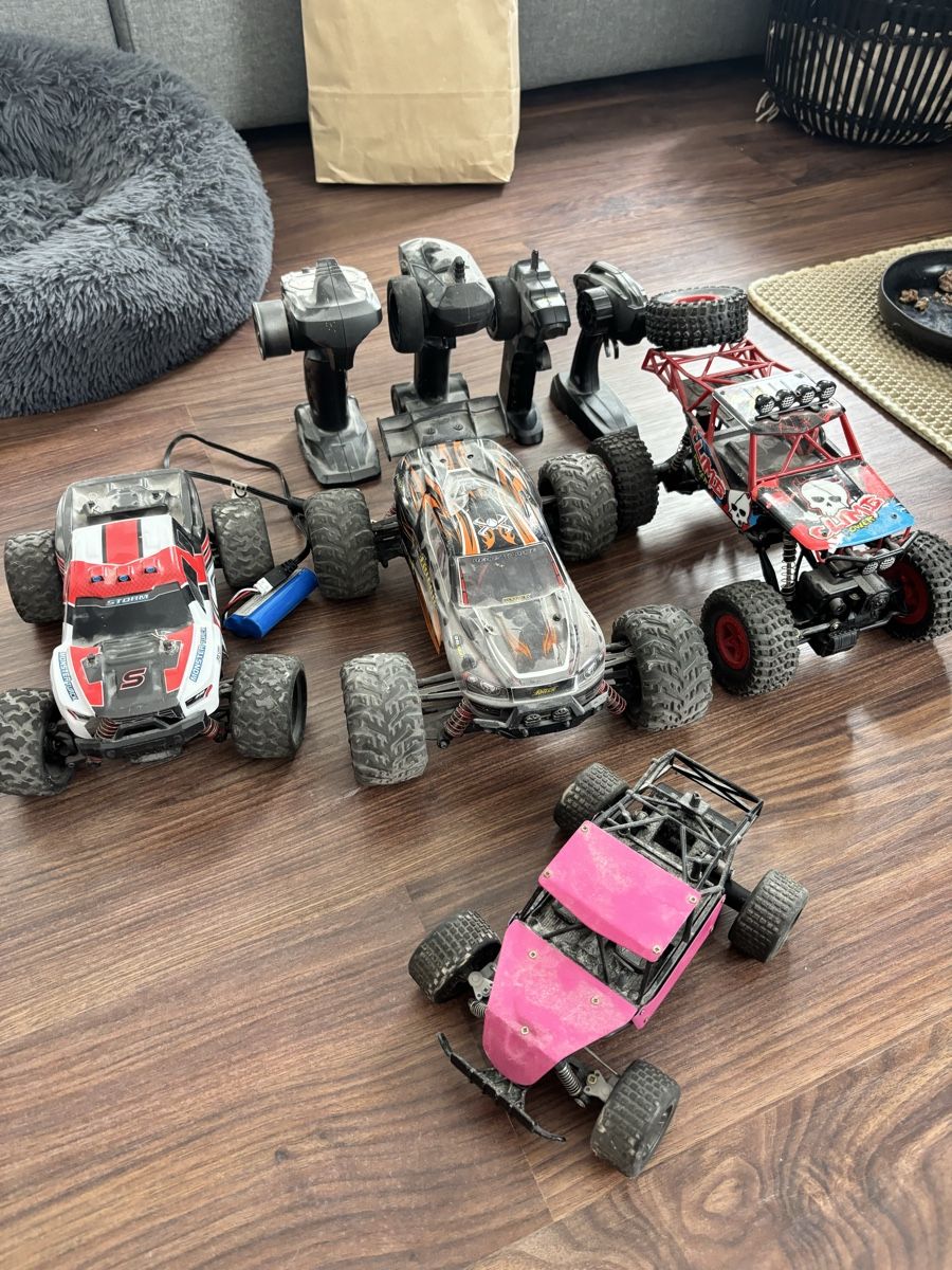 RC Kits de montage: Vier ferngesteuerte Autos – D'occasion à Krauchthal par flux_84