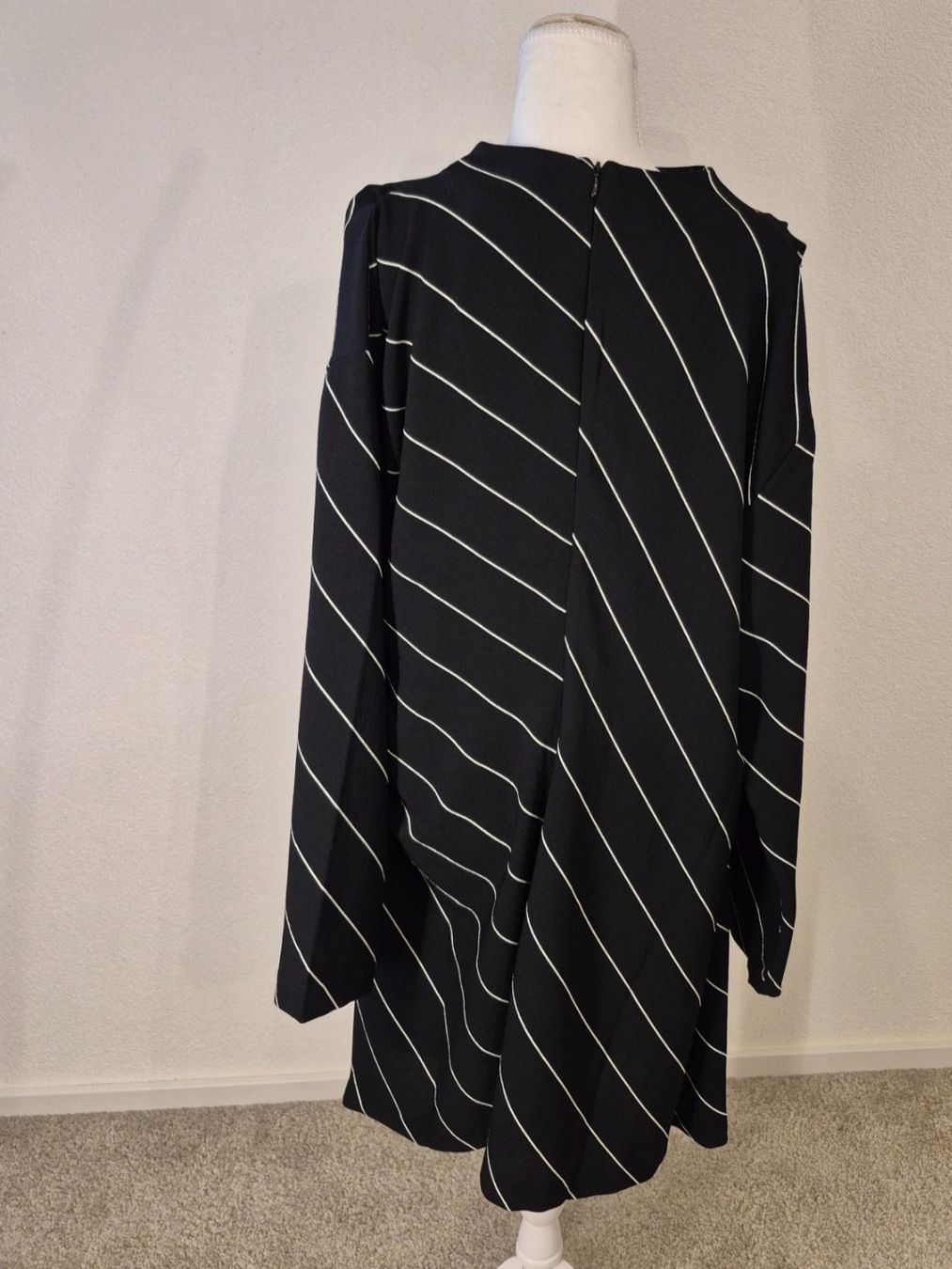 H&M Kleider: H&M Kleid, gestreift ,Grösse XL, NEU – Neu und originalverpackt aus La Neuveville von Vestiaire_2011 4