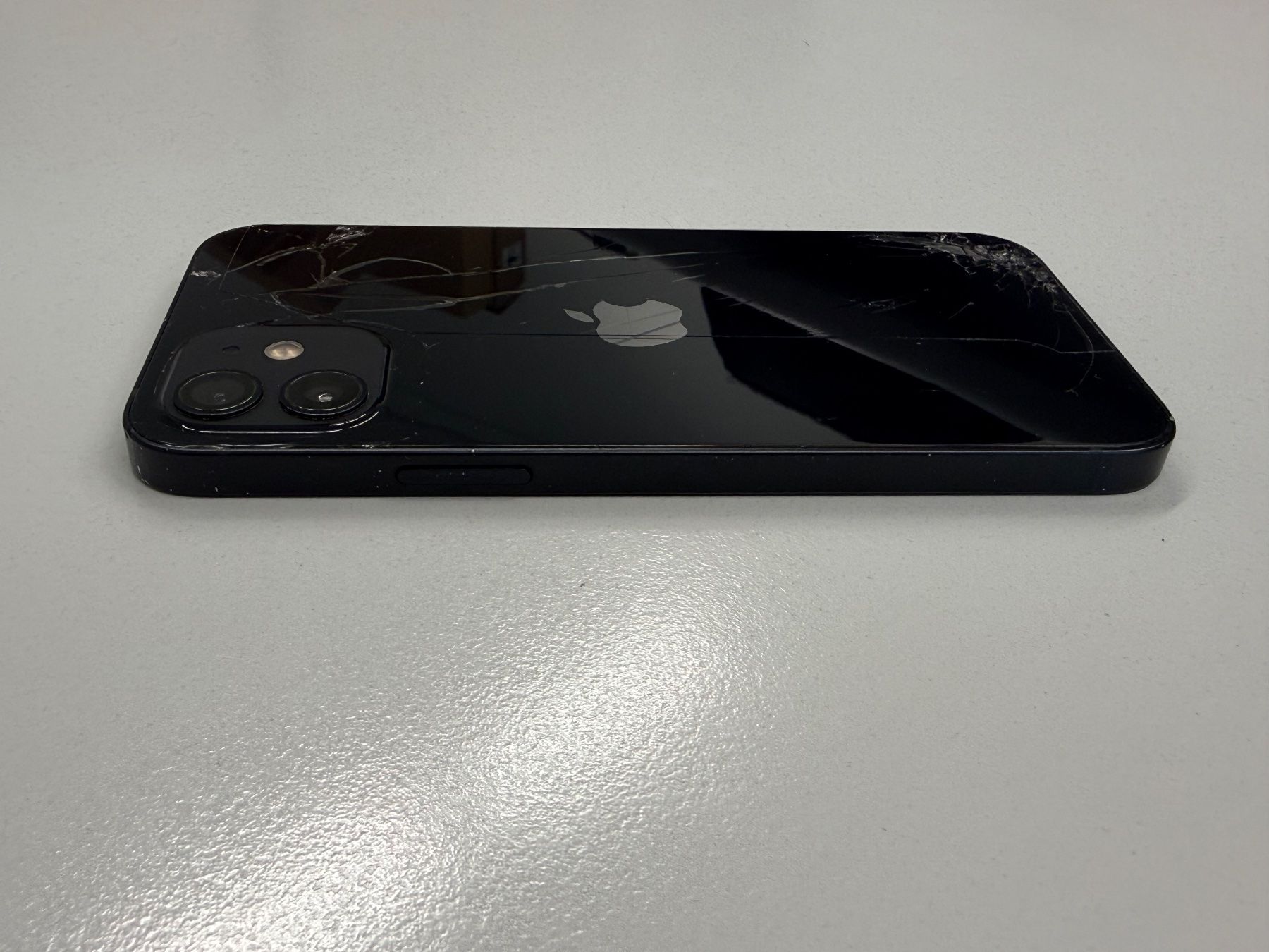 Apple Telefoni cellulari / Smartphones: iPhone 12 128GB – Usato da Zug venduto da ElPhone 6