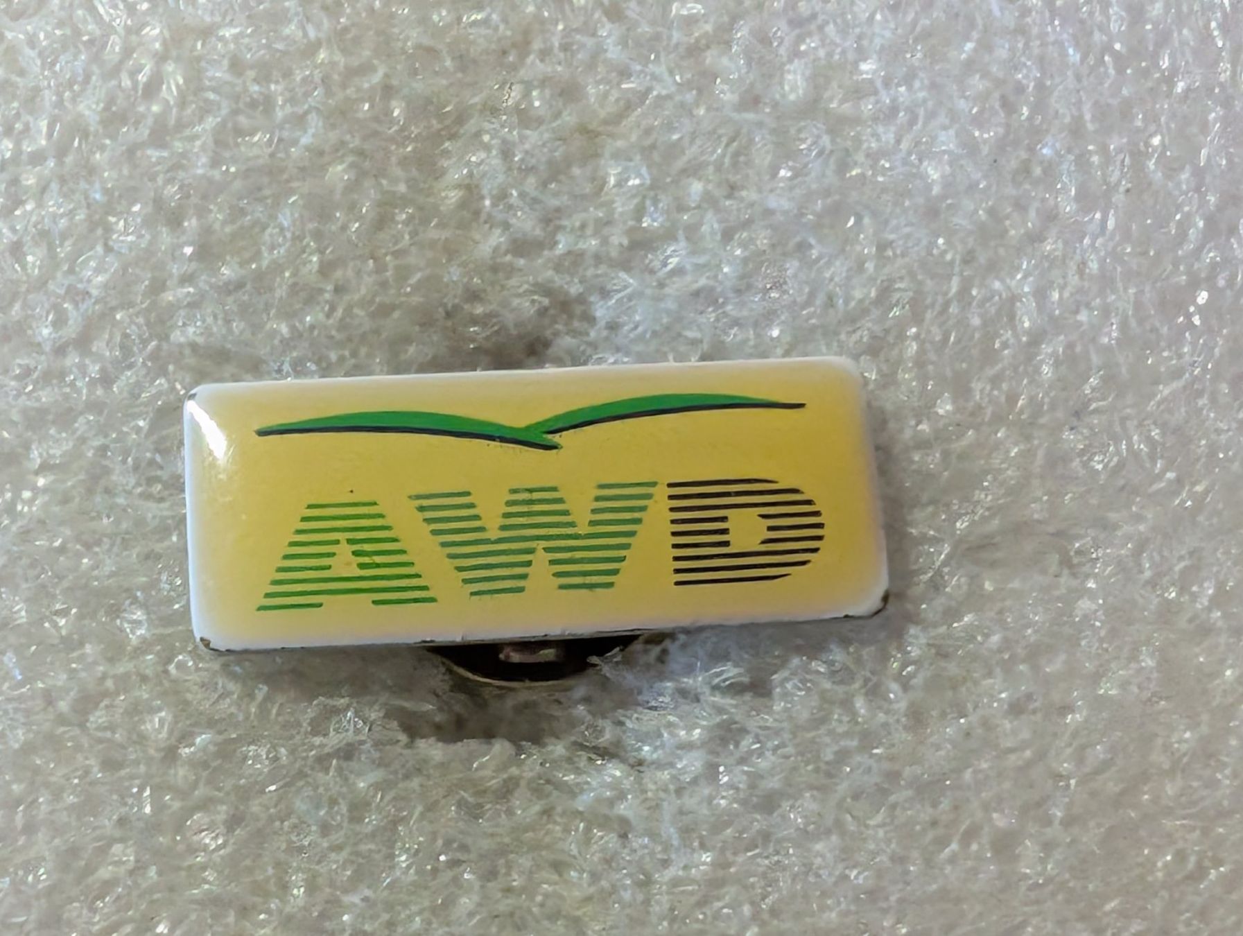 Placchette & Badge: Ansteckpin 18: AWD – Usato da Oppligen venduto da Pin-Fall-Shop
