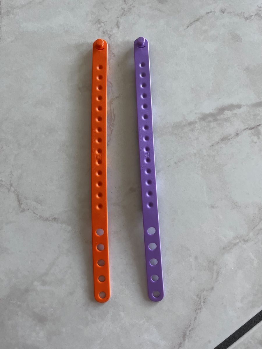 Lego Spielzeuge: 2 Armbänder mit Lego Steinen – Gebraucht aus Lauerz von Zuergi 1