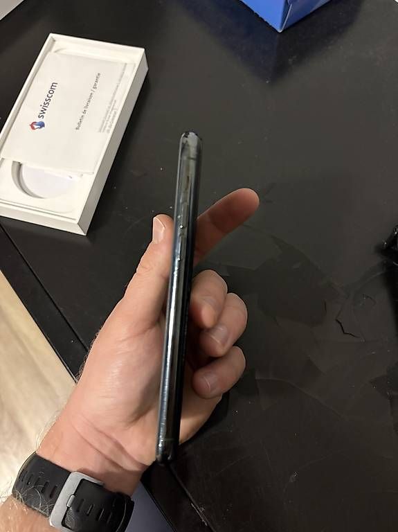 Telefoni cellulari / Smartphones: Iphone 11 Pro – Usato da Lavigny venduto da Yann.valdez 4