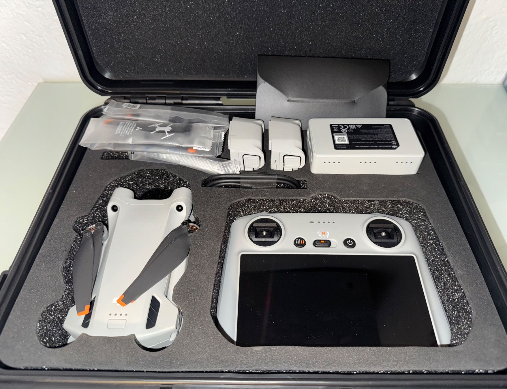 DJI Modellismo RC: DJI Mini 3 Pro mit RC Controller + Fly More Kit + Hardcase – Nuovo (secondo la descrizione) da Thalwil venduto da blackcircle