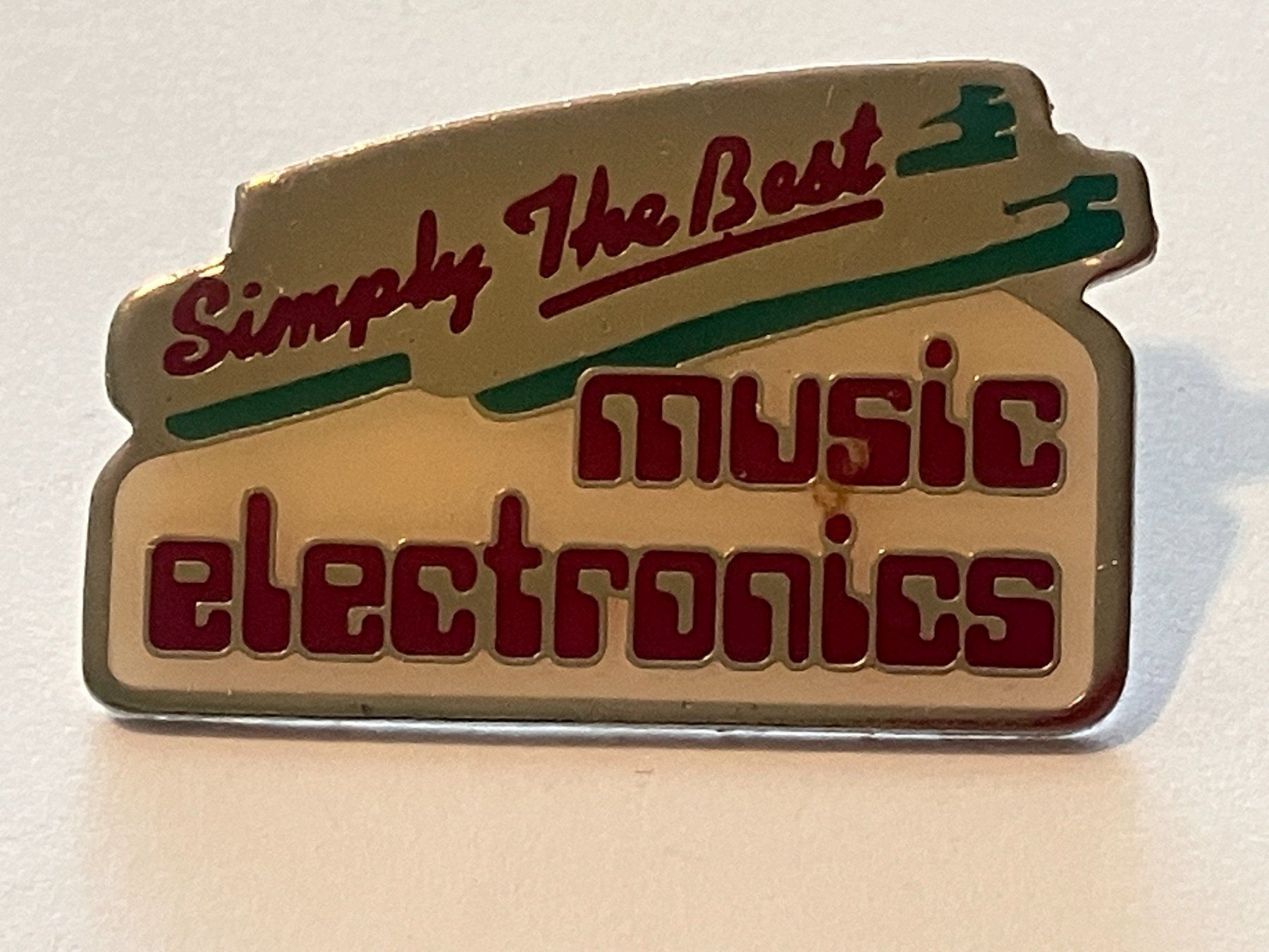 Placchette & Badge: 1 Pin Music Electronics - simply the best – Usato da Basel venduto da djwwpp