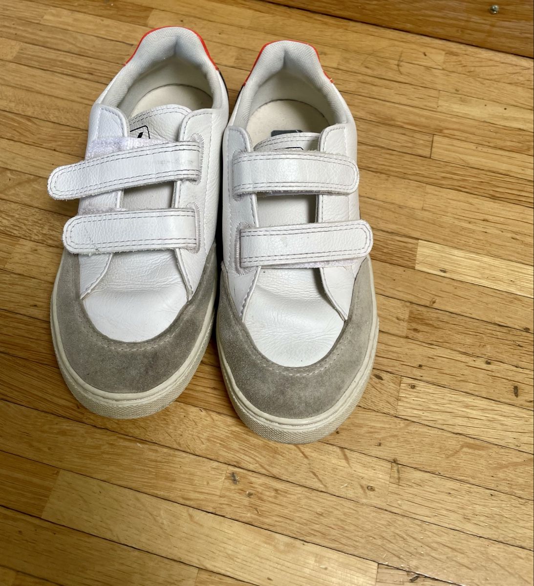 Veja Scarpe per ragazzi: Veja Schuhe Gr. 34 - beige/weiss – Usato da Männedorf venduto da ninaswiss 1