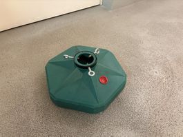 Schlichter Weihnachtsbaumstaender, wiederverwendbar, gruen