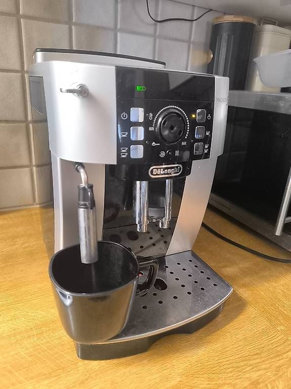 Kaffeemaschinen & Espressomaschinen: DeLonghi Magnifica Kaffeevollautomat  – Gebraucht aus Gams von MissTraveller 2