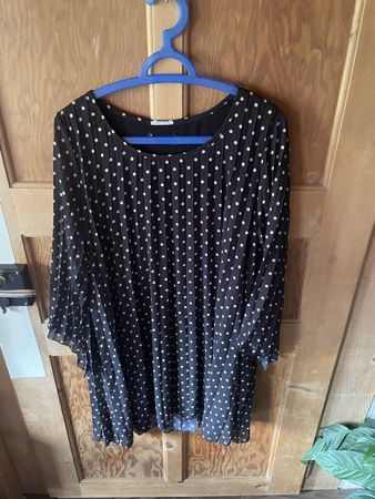 Elegante Damen Bluse schwarz mit Pünktli