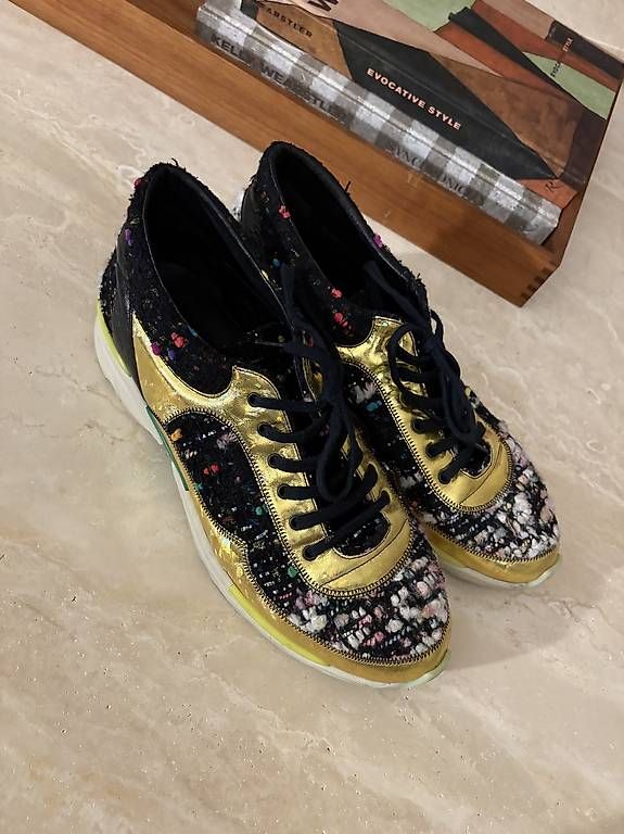 Scarpe da donna: Chanel Black Tweet mit Gold Grösse 41 – Usato da Unterägeri venduto da mar_96hk 1