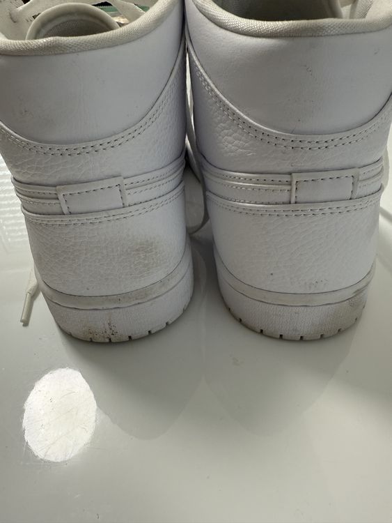 Nike Chaussures hommes: Nike Air Jordan 1 Mid Weiss Gr. 44.5 Sneaker – D'occasion à Emmenbrücke par Lalaloni 3