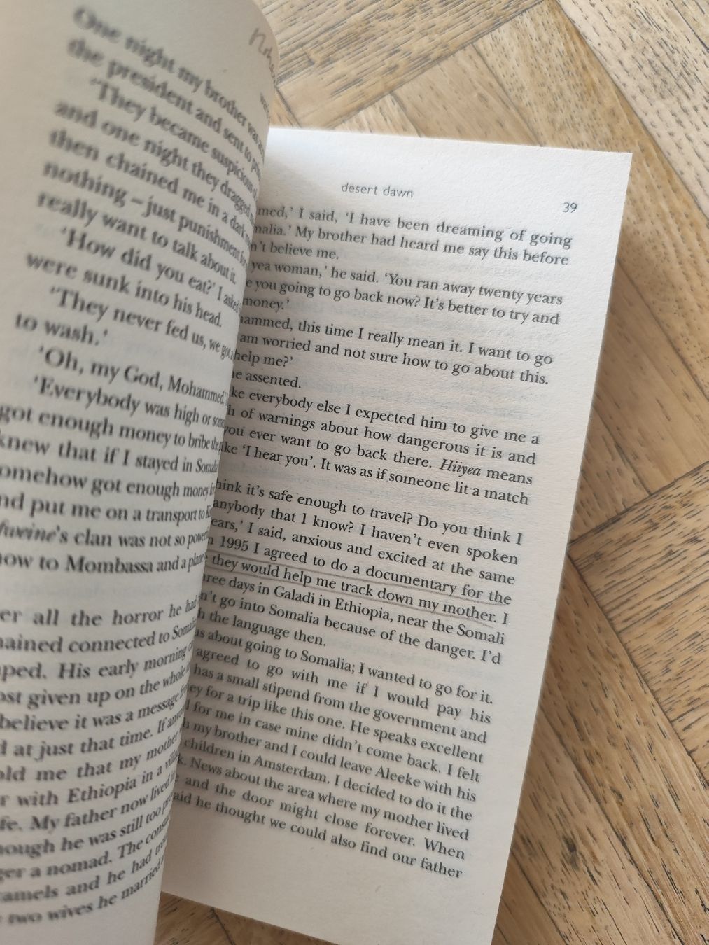Libri: Desert Dawn by Waris Dirie, good condition, rare book – Usato da Mägenwil venduto da VintageGirly 6