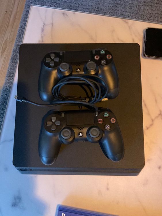 PS 4 inkl. 2 Controller und diverse Spiele | Kaufen auf Ricardo