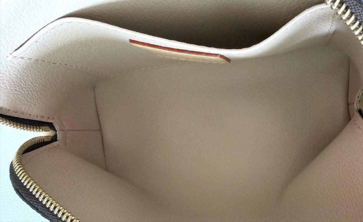 Louis Vuitton Taschen: Louis Vuitton Kosmetiktasche PM in Monogram Canvas – Neu (gemäss Beschreibung) aus Zürich von Luxurystyleschweiz 4