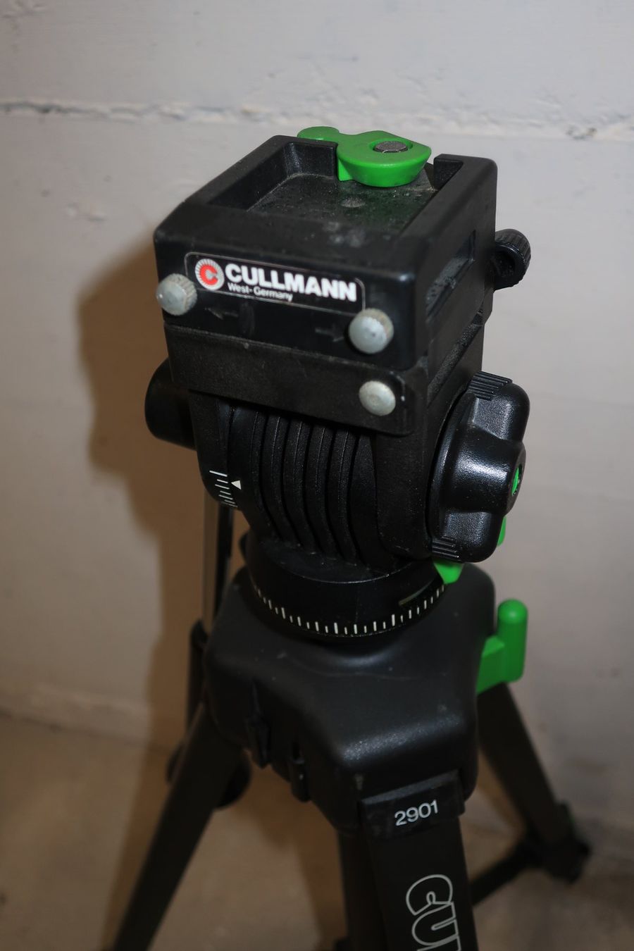 Treppiedi & Teste: Stativ Cullmann 2901 ohne Platte – Usato da Zürich venduto da dnk_nrd8