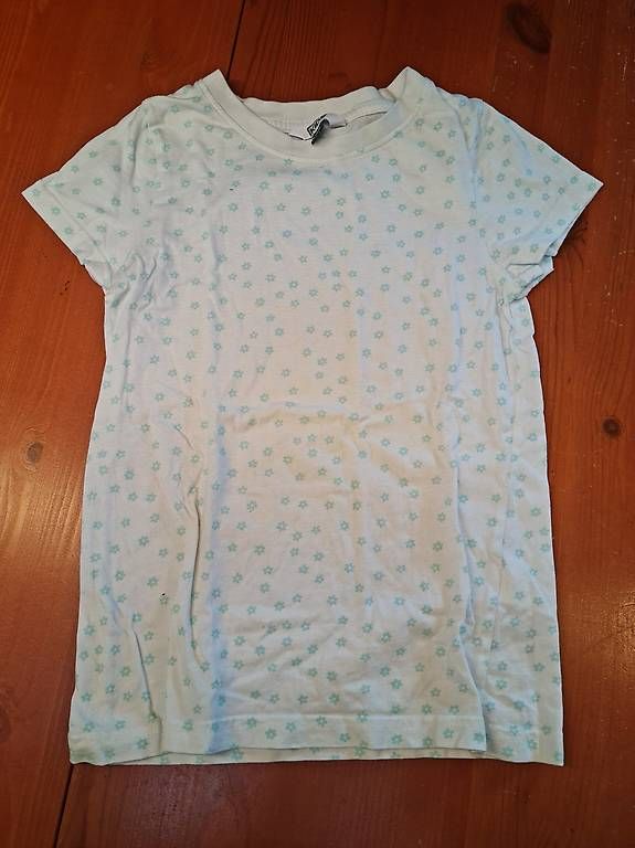 Blusen, T-Shirts & Tops: T-Shirt 140 – Gebraucht aus Schönengrund von mel_9672