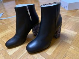 Pollini Lederstiefeletten – Klassisch mit Glamour-Detail, 37