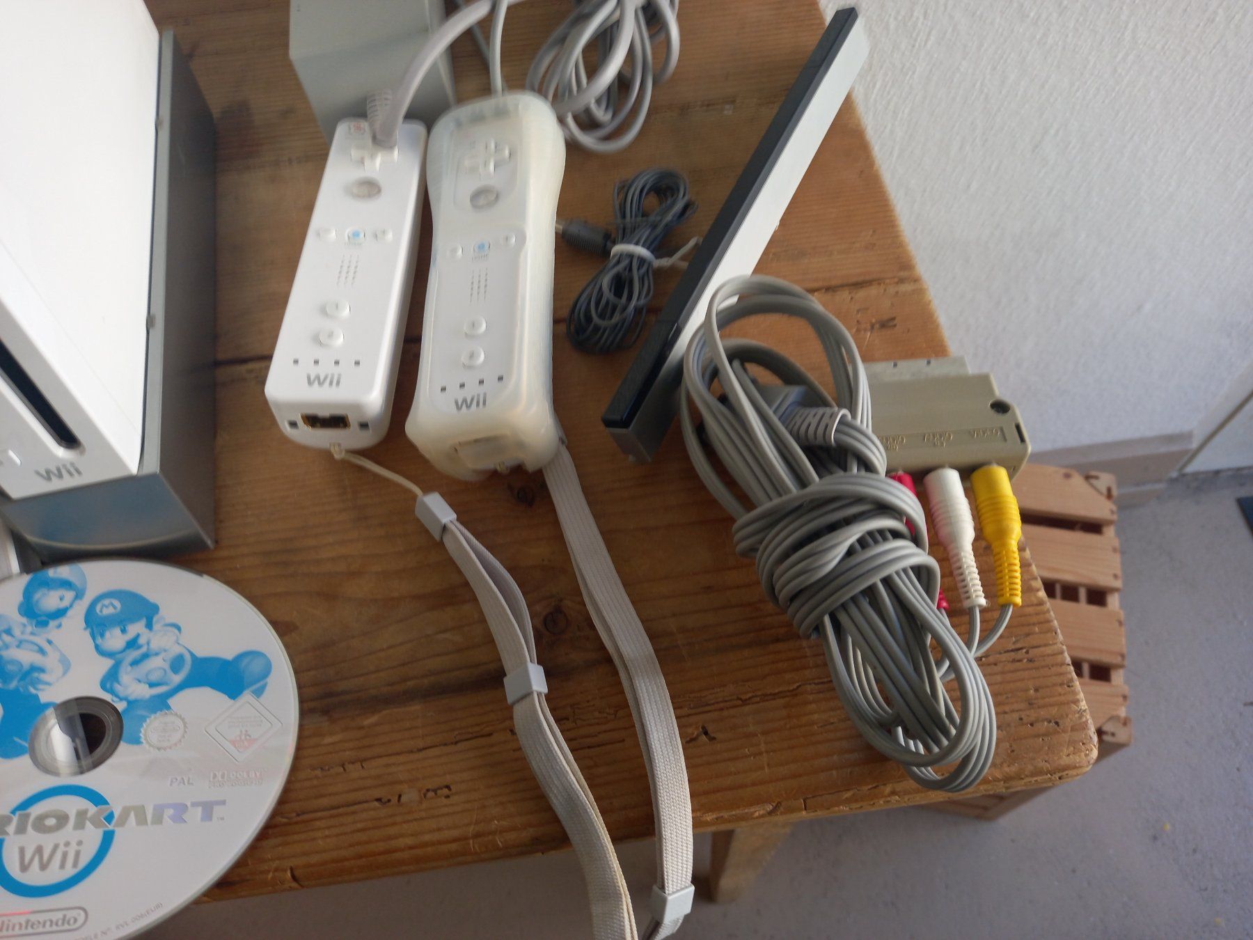 Nintendo Console: Nintendo Wii Konsol mit Mario Kart – Usato da Prez-vers-Siviriez venduto da Monija70 2