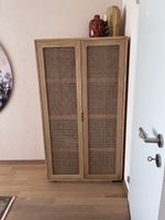 Hochwertiger Schrank mit Rattan