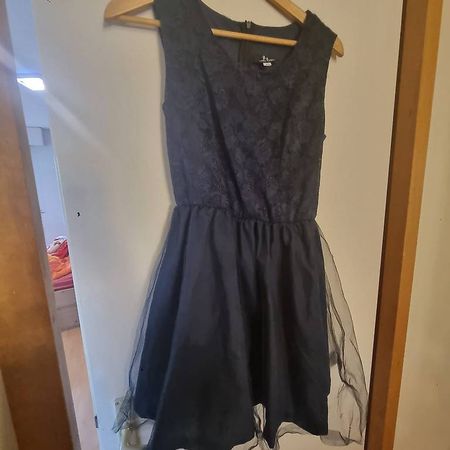 Elegantes schwarzes Kleid mit Spitze & Tüll XS