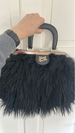 Secret Pon-Pon Handtasche schwarz