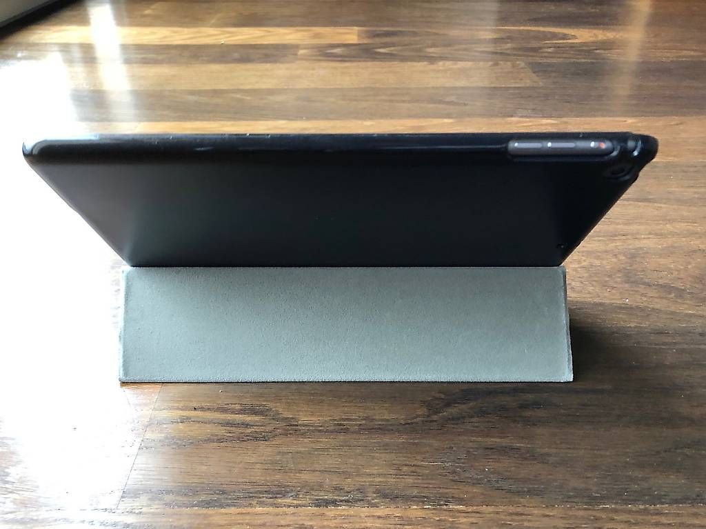 Tablet PC: iPad 1ere génération (2010) – Usato da Montreux venduto da Gilles.Charlet 1