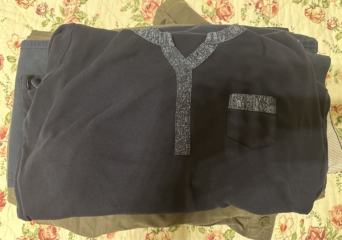 Lotti di vestiti: Kleiderpacket – Usato da Glattpark-Opfikon venduto da Anahita-R 1