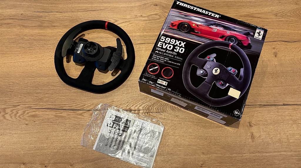 Controller: Thrustmaster 599XX Evo 30 Wheel Add-On Alcantara Edition – Usato da Schindellegi venduto da Reschech 1