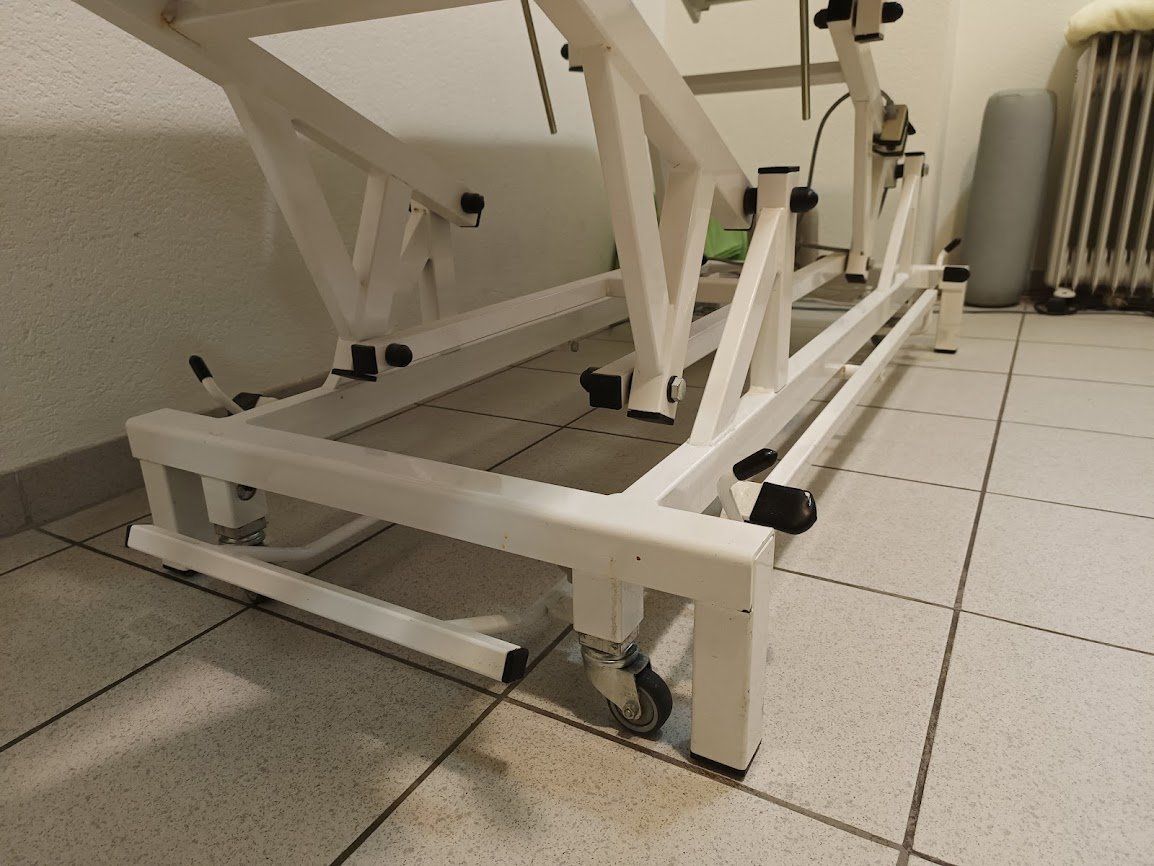 Sedie a sdraio: Professionelle elektrische Massageliege – Usato da Zürich venduto da Qualle55 2