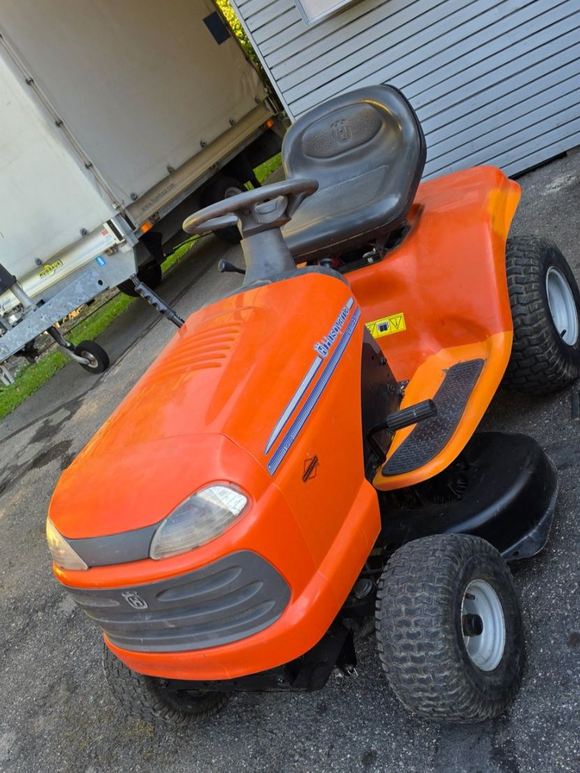Husqvarna Rasenmäher: Rasenmäher HusqvarnaLT 12.5 – Gebraucht aus Rain von Fafan069