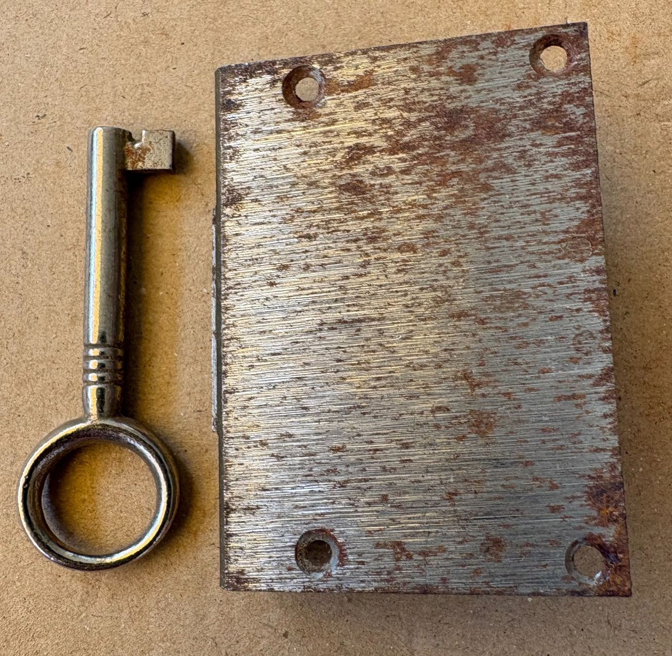 Cadenas: VINTAGE SCHLOSS MIT SCHLÜSSEL – D'occasion à Ostermundigen par wini63 1