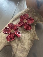 Rote Blumenohrringe