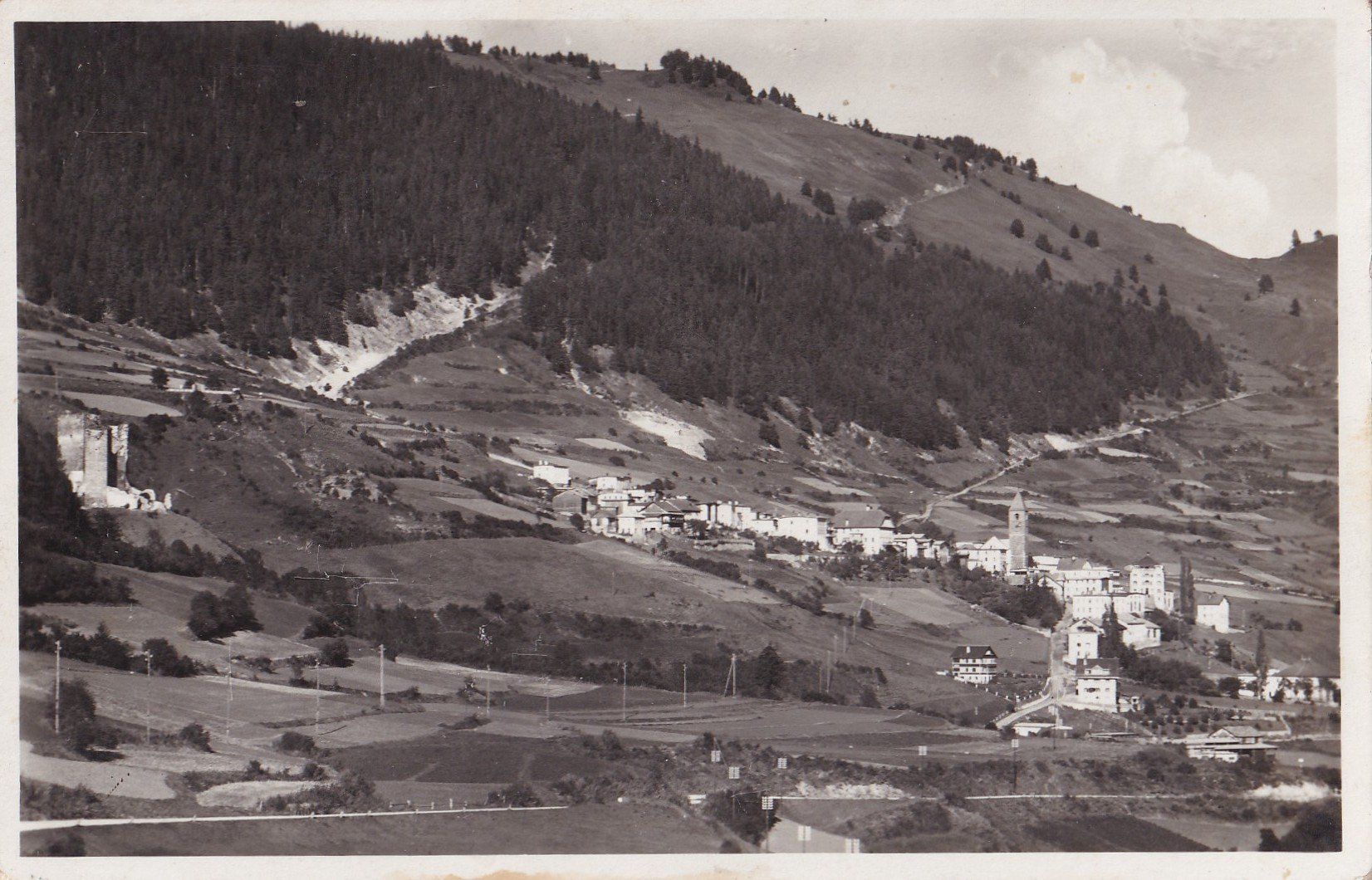 Cartoline postali: Ramosch Remüs Dorfansicht mit Feldpoststempel – Usato da Olten venduto da clotaldi