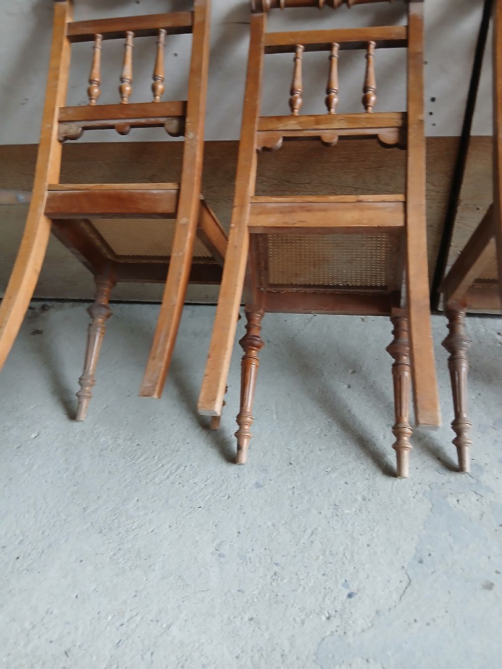 Sedie: 4 CHAISES L.PHILIPPE EN NOYER PARFAITE ÉTAT STABLE – Usato da Neuchatel venduto da NNeuchatel 3