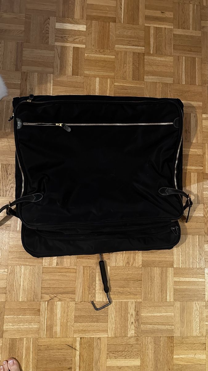 Porsche Borse: Porsche Kleiderschrank Tasche – Usato da Lachen SZ venduto da HelvetiaLuxury