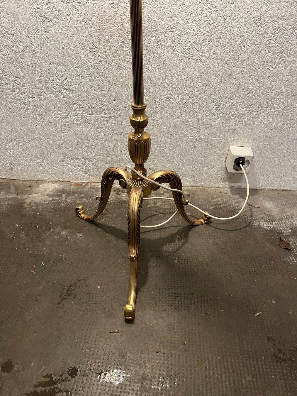 Lampade: Ancienne lampe sur pied – Usato da lausanne venduto da esploras 1