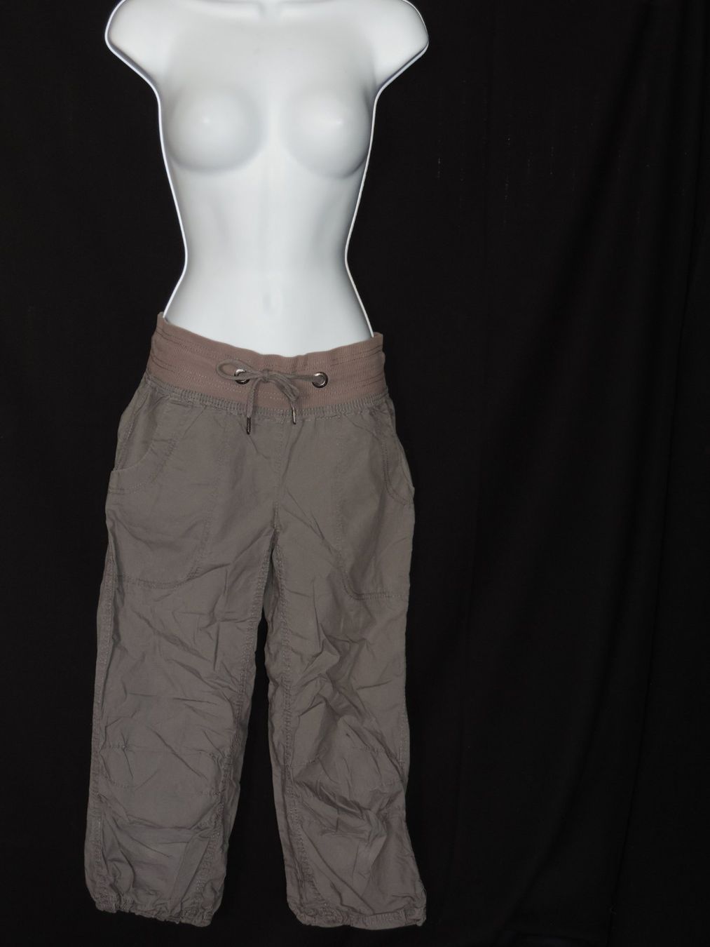 Hosen: pantacourt sport gris vert – Gebraucht aus Genève von Axelle333 4