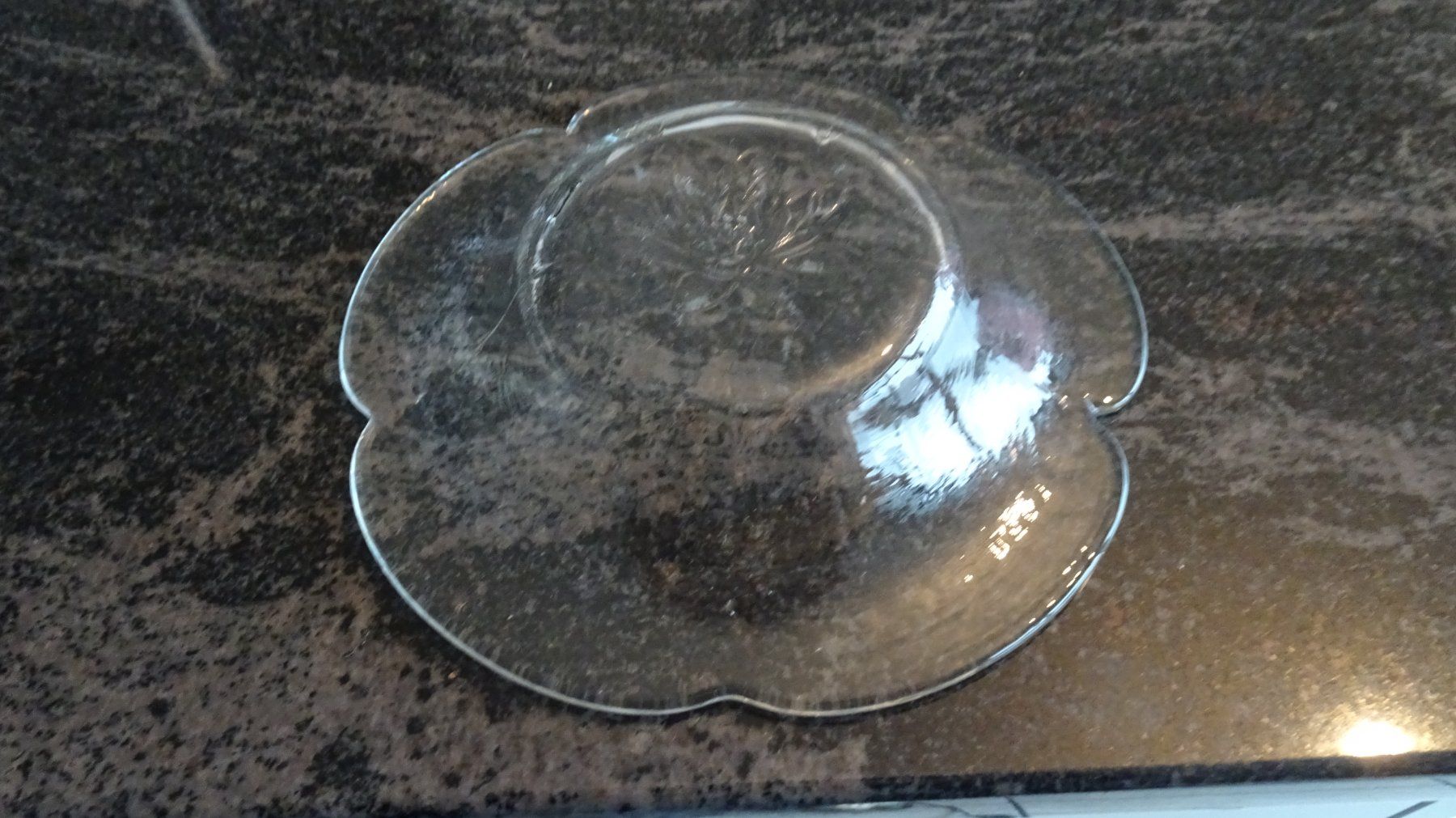 Glasi Hergiswil Coupes: GLASI HERGISWIL    KLEEBLATT - SCHÄLELI  MIT MUSTER  EINER B – D'occasion à Zürich par Roulet 3