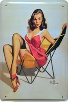 Blechschild - PIN UP GIRL IM STUHL