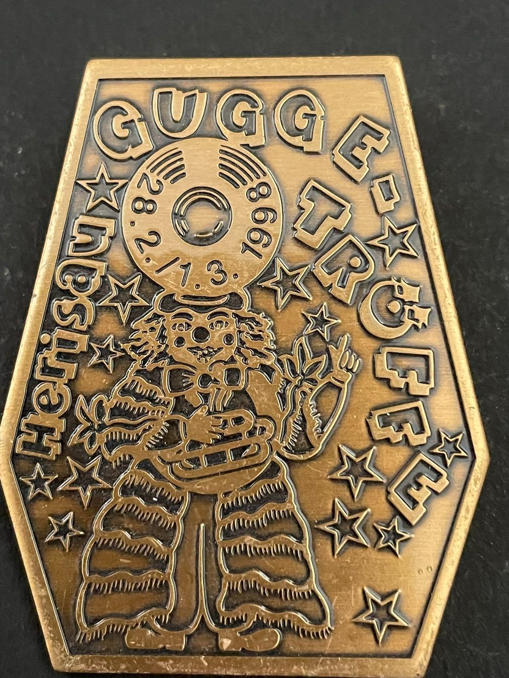 Placchette & Badge: Fasnachtsplakette Herisau Gugge Tröffe1998 – Usato da Aarburg venduto da glaibasel57