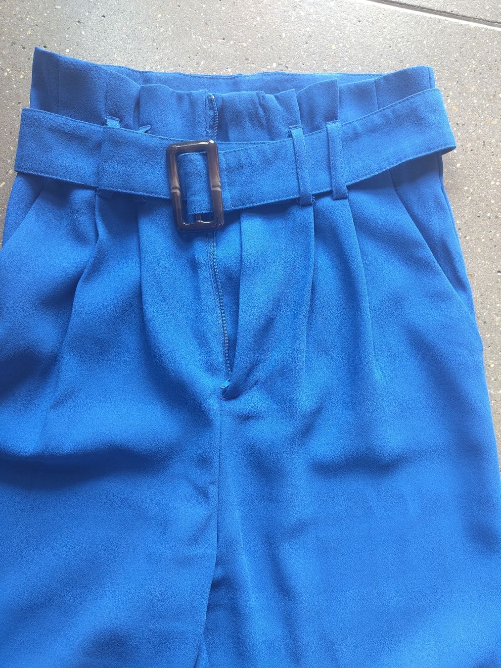 Stradivarius Pantaloni: Elektrisch blaue Hose – Nuovo (secondo la descrizione) da Zürich venduto da aurelie.99 1