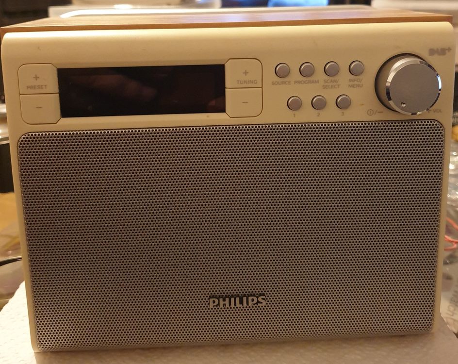 DAB+ Radio Philips AE5020/12 mit Netzadapter Kaufen auf Ricardo