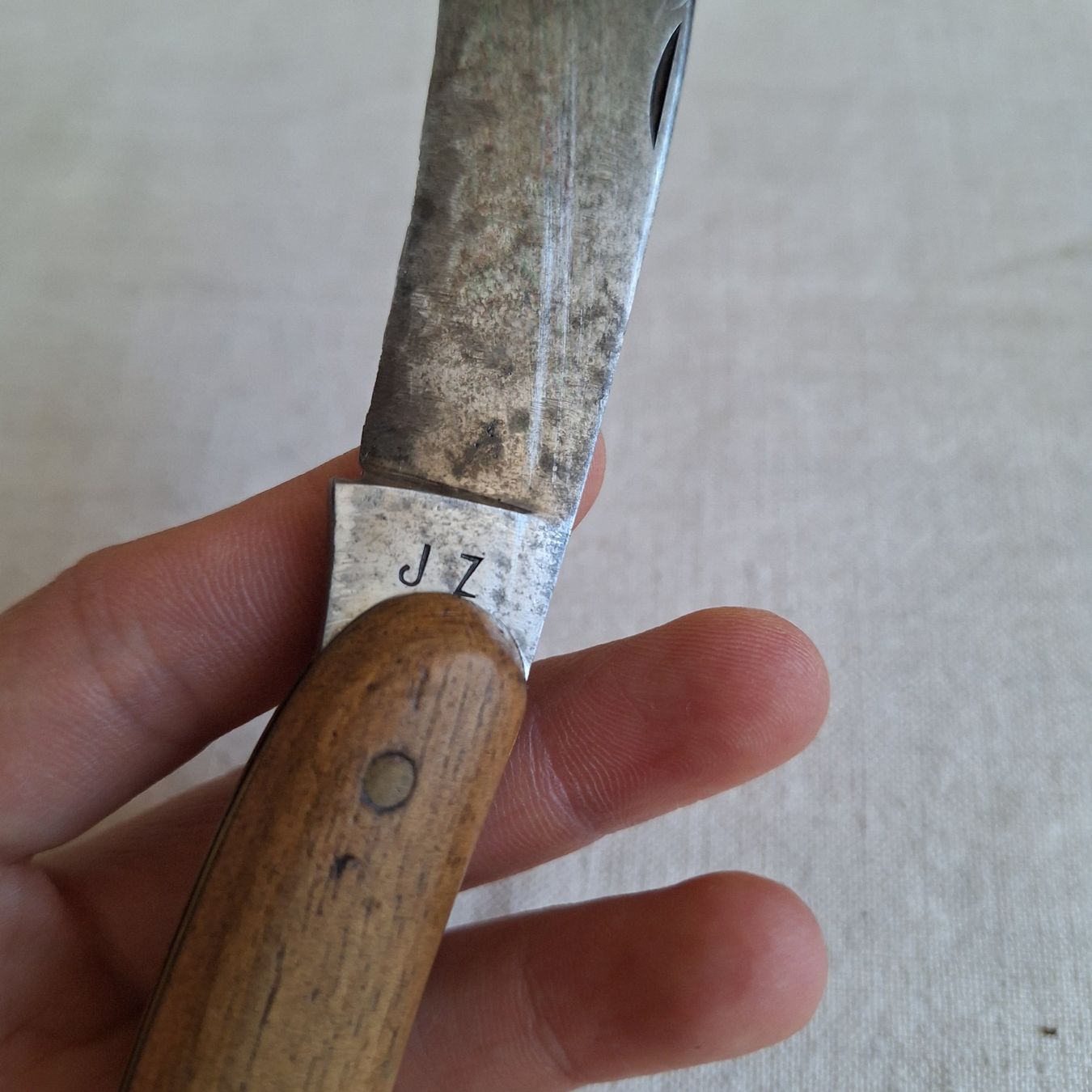 Zubehör: Versand möglich, altes Klappmesser, Holzgriff, Initialen J Z – Gebraucht aus Winterthur von Goldpipau 4