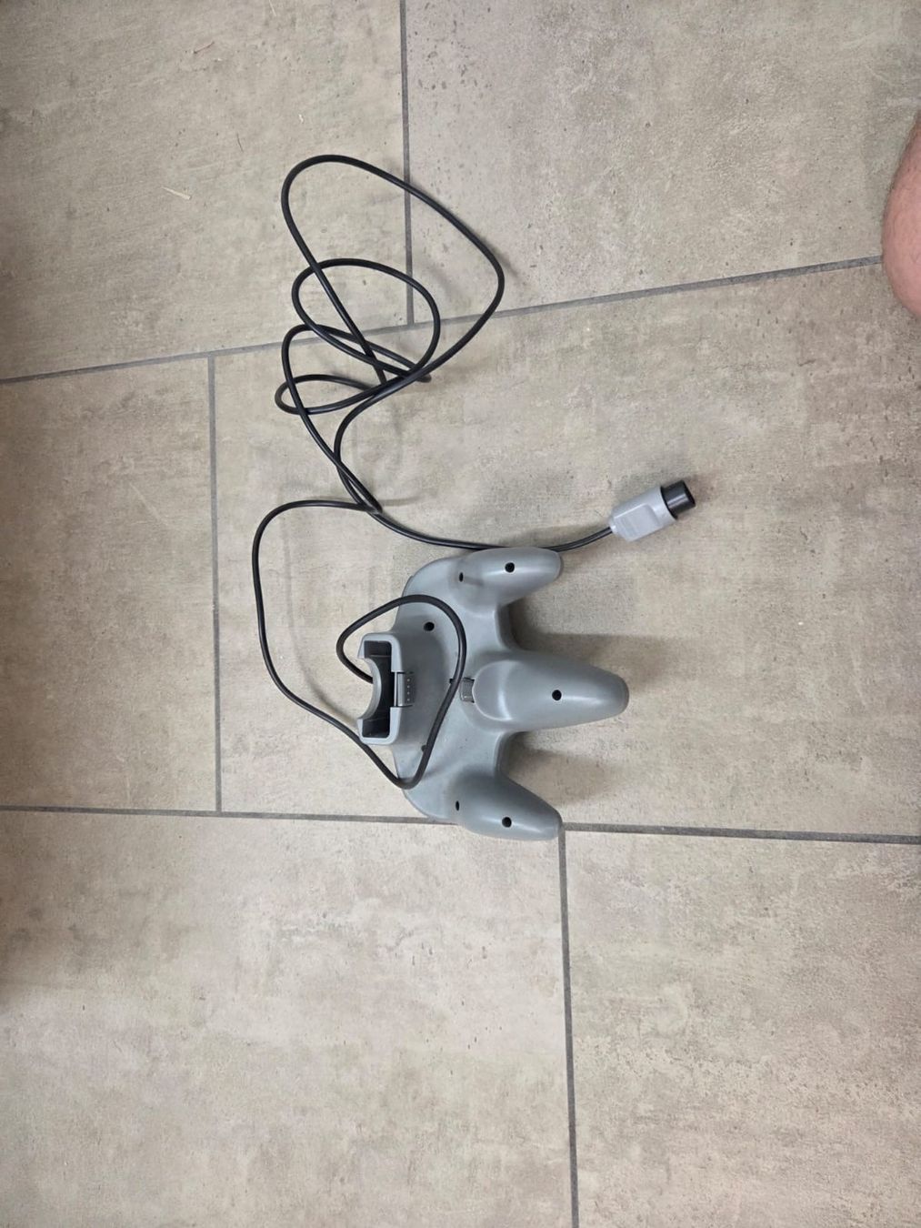 Nintendo Controller: Nintendo 64 Controller grau gebraucht funktionsfähig – Usato da Endingen venduto da Aeb989 1