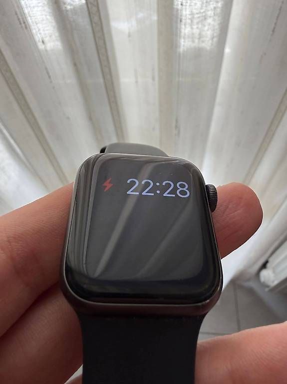 Smartwatch: APPLE WATCH SE 40 MM – D'occasion à Contone par AnnaShop26 1