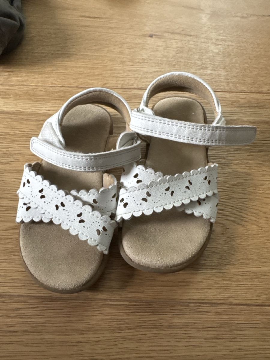 Next Scarpe per ragazze: Sandales Next 23 – Usato da Montreux venduto da canori