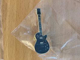 Black Guitar Pin Anstecker Punk Metal Rock Band